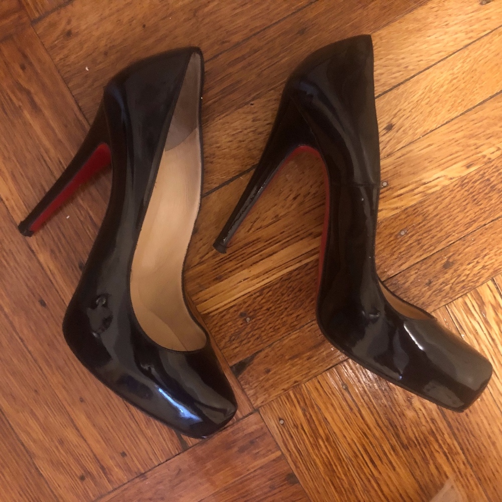 Almost New! Christian Louboutin-Simple Pump Heel